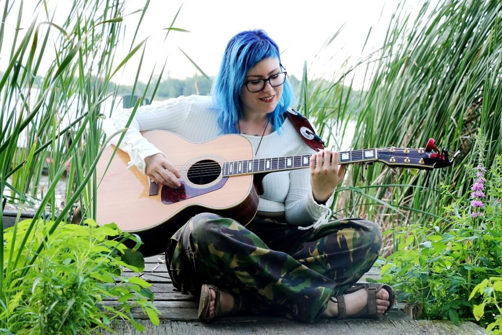 Cassie Noble Releases Her Beguiling New Single So Like Me
