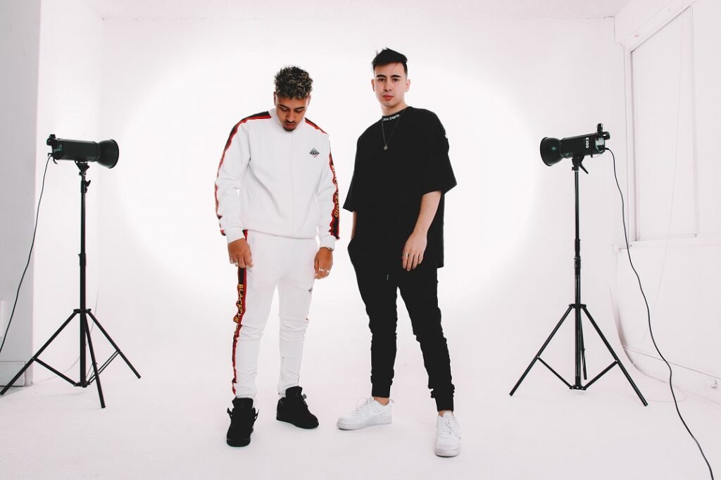 Premiere: LIKE TYE Launches Their Sultry Debut Be That Man