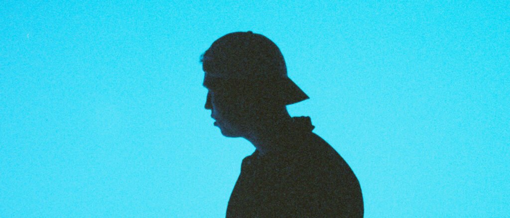 B00sted Breaks Boundaries with New Alt-Pop Anthem She Wanna: Love, Risk, and Unstoppable Energy