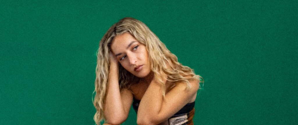 Gracie Convert's Bilingual Ballad Comme Avant: An Alluring Prelude to Her Debut EP Eau Secours