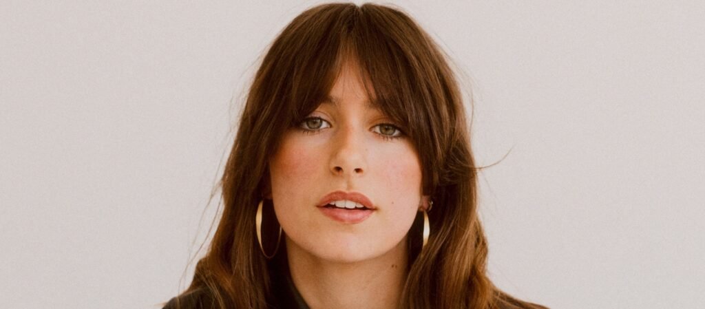 Elle Coves Soaks Us in Sunshine with Summer: A Love Anthem that Radiates the Spirit of Youth