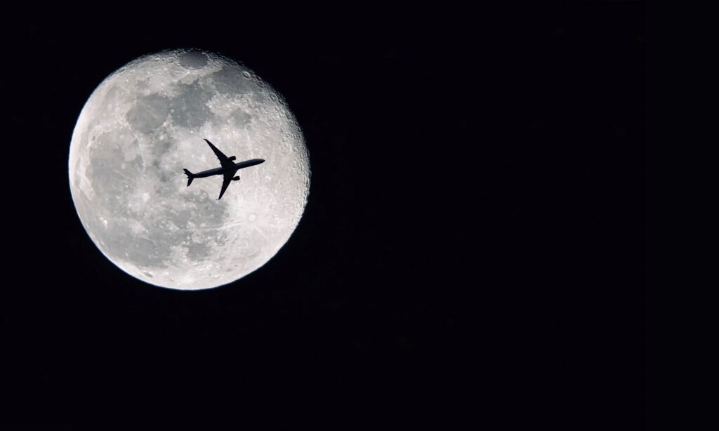 Unravelling the Mystique of Fly Me to the Moon Lyrics: From Creation to Space Exploration