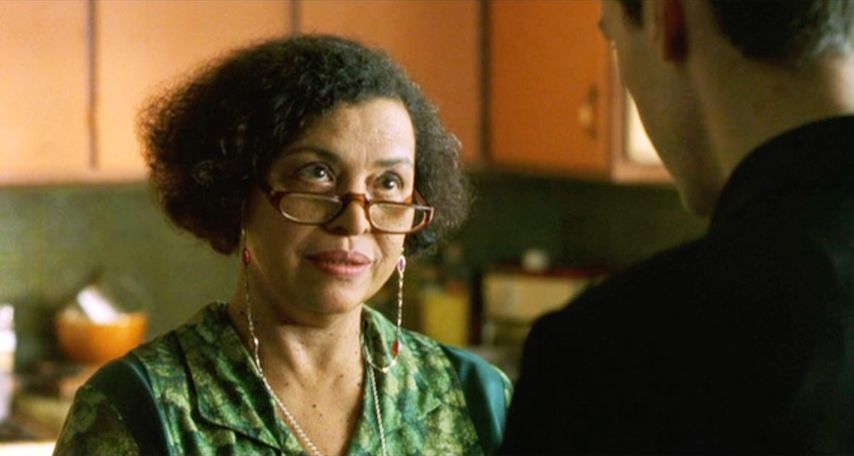Keanu Reeves and Gloria Foster in The Matrix (1999)