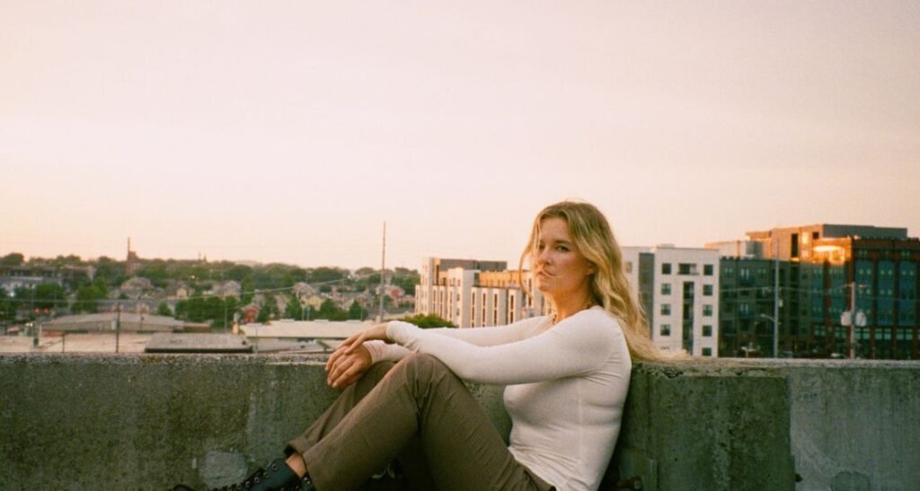 Essy Dream Come True: A Synth-Driven Anthem with Depth