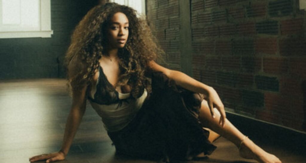 "Circles": S!MONE Hits Every Note Right