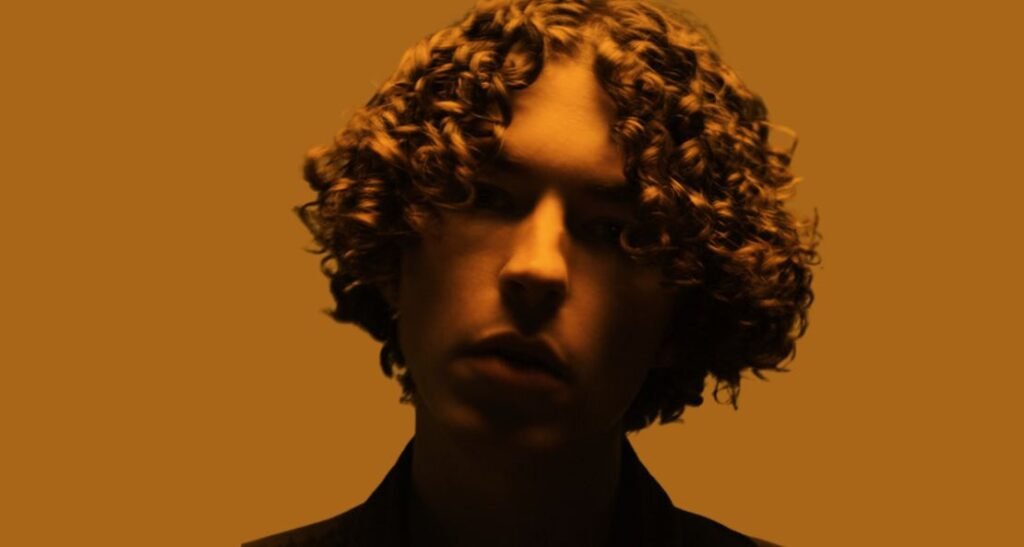 Quinn Oulton's "Heavy Breathing": Alt-R&B Meets Raw Emotion
