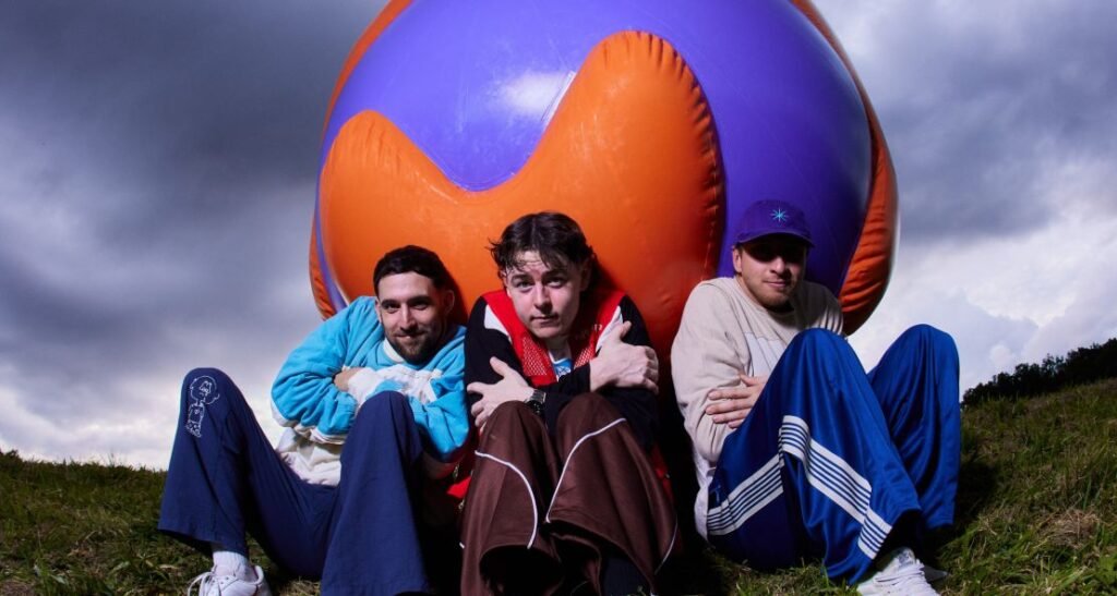 daste.'s Wayside: Embracing Blissful Ignorance Through Dreamy Alt-Pop