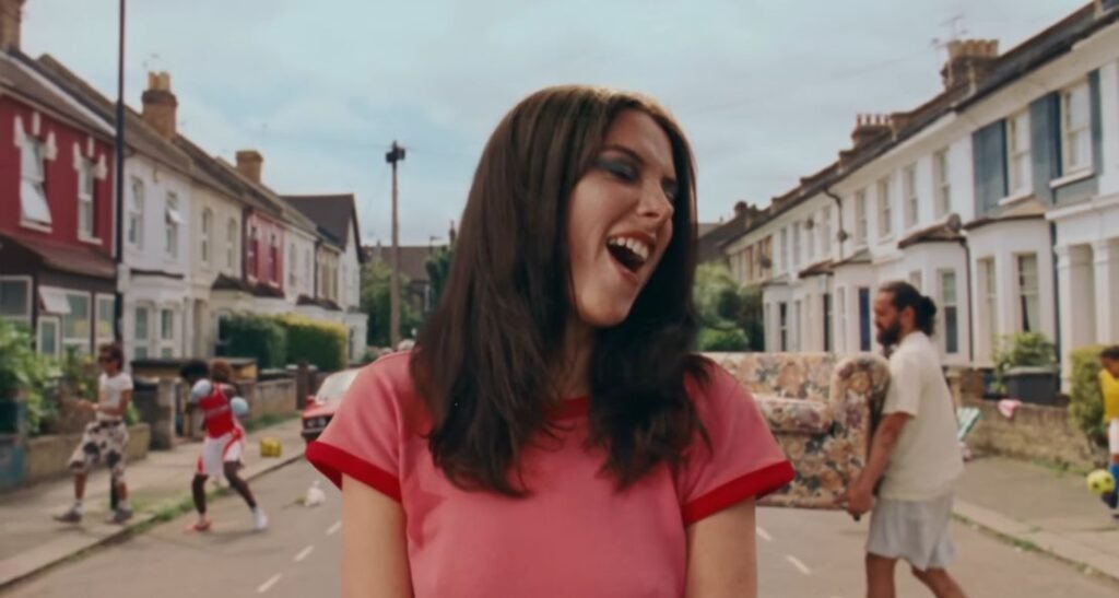 Wolf Alice’s The Sofa Lyrics Meaning: Finding Peace in the Pause